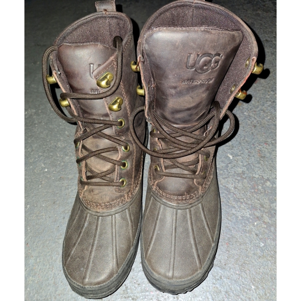 UGG | Men's Yucca Waterproof Boot - Stout Leather - Picture 10 of 15